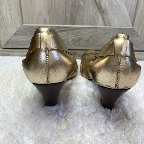 VINCE CAMUTO Peep Toe Sandal GOLD 8 - Picture 7 of 11